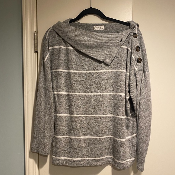 Maurices sweater - Picture 1 of 4